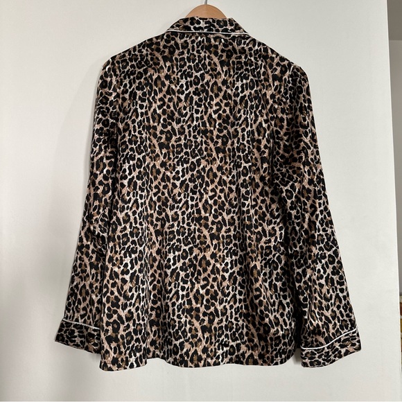 Leopard print satin pajama shirt - Picture 2 of 3